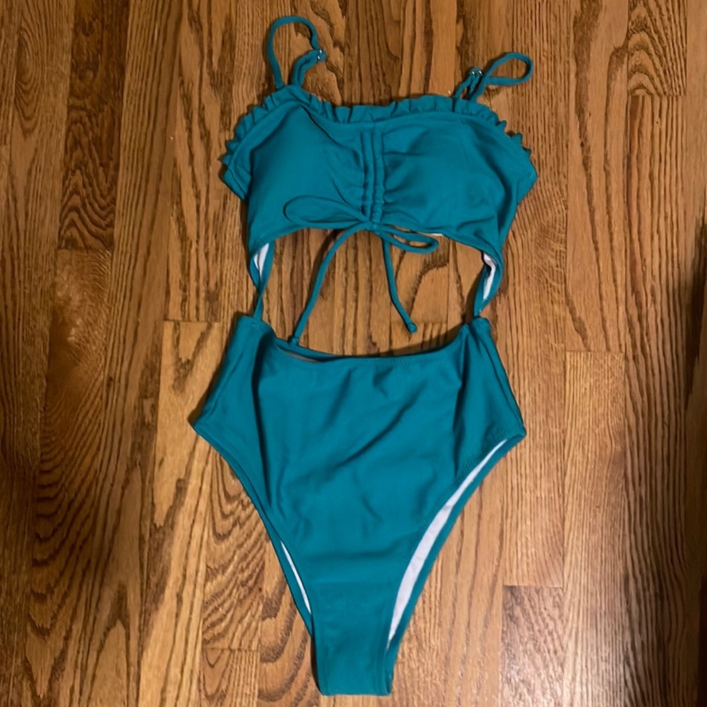 Women’s Cupshe Teal One Piece Cutout Scalloped Top Bathing Suit. Size Small. New